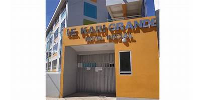 427 KARI GRANDE