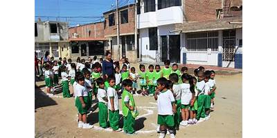 NIÑOS ENTUSIASTAS