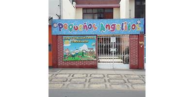PEQUEÑOS CURIOSOS